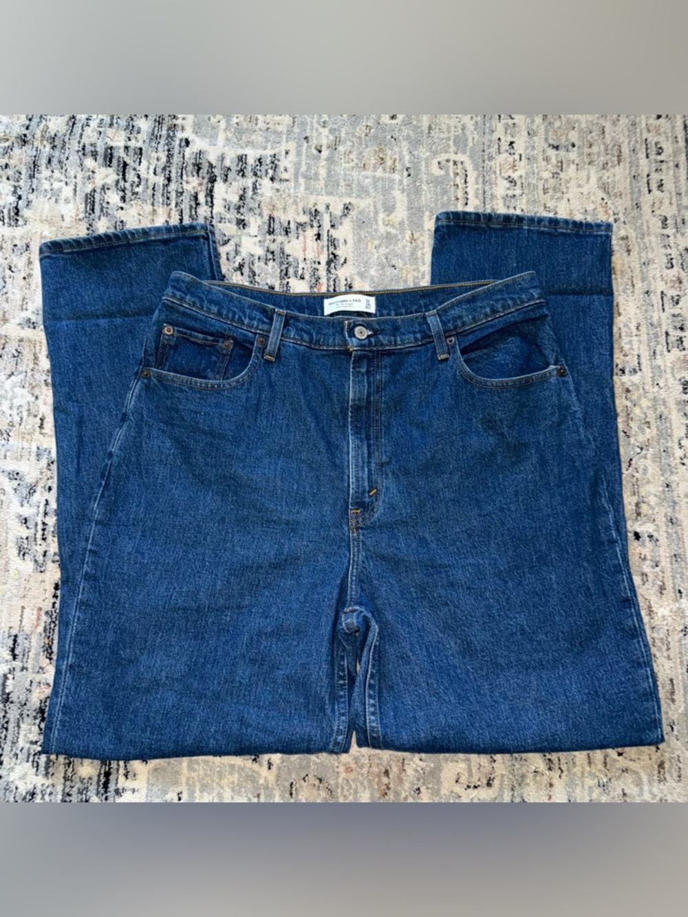 Abercrombie and Fitch 90s Straight Ultra high rise jean 32 14r